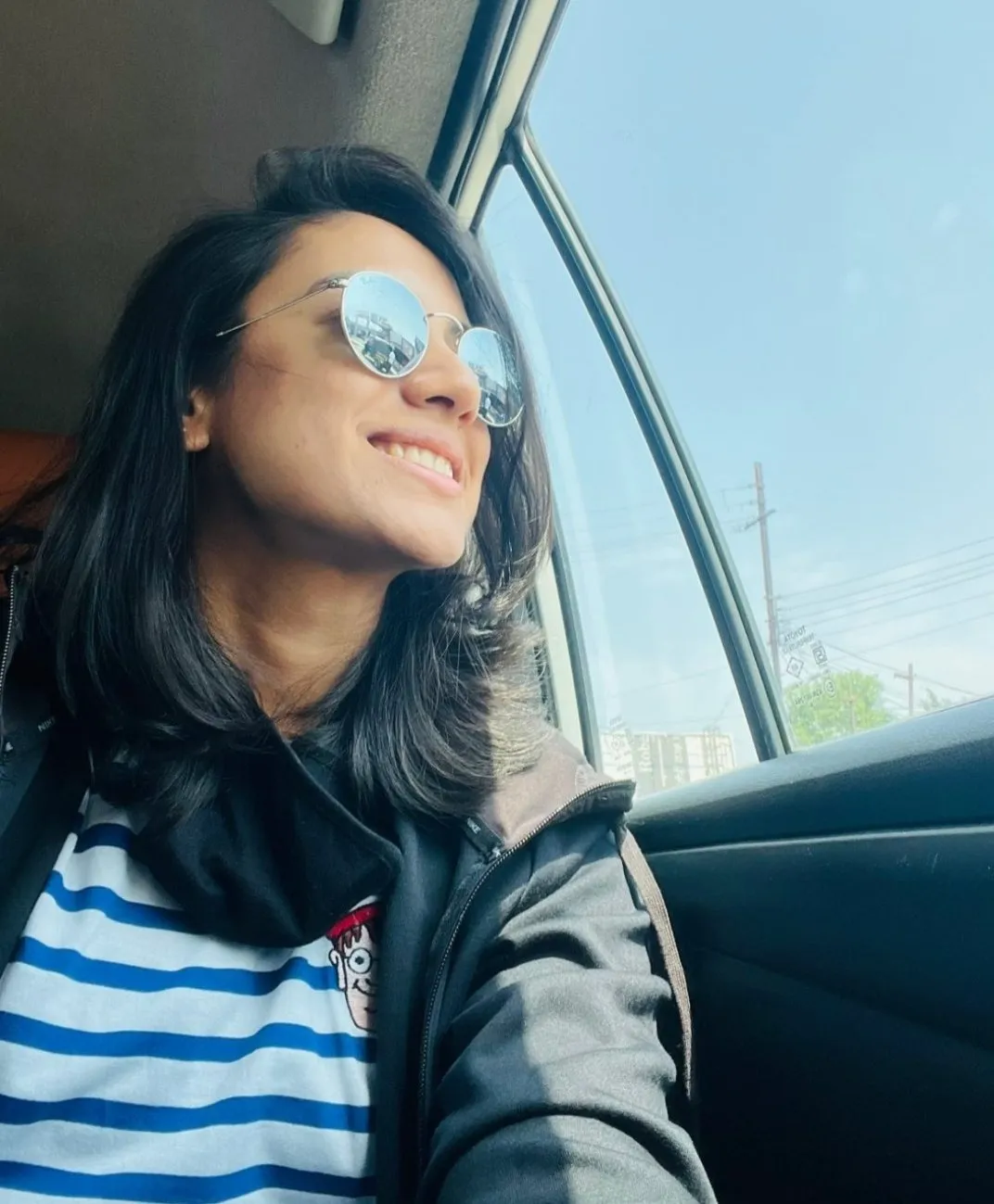 Smriti Mandhana Stunning Fashion Look Outdoors wallpaper