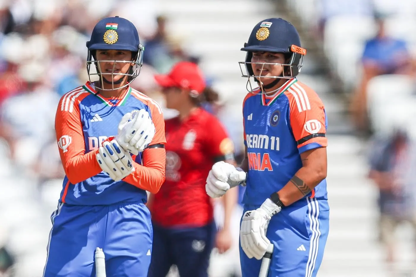 Smriti Mandhana taking a stance against an incoming delivery