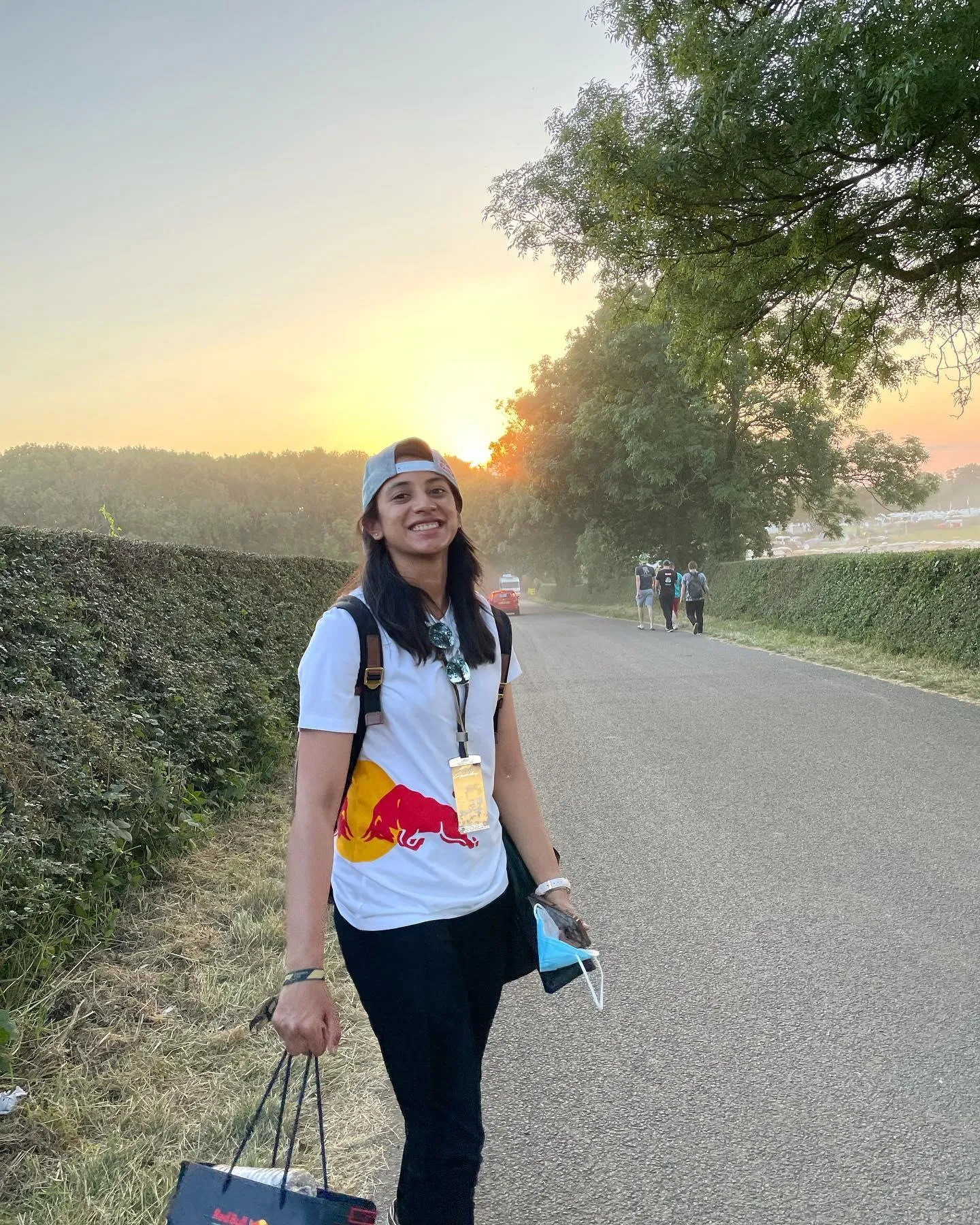 Smriti Mandhana Walking at Sunset with Bag wallpaper