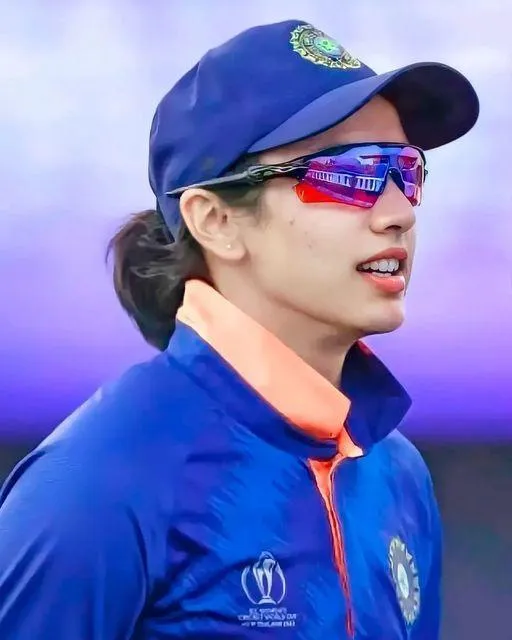 Smriti Mandhana with Blue Cap in Action free wallpaper
