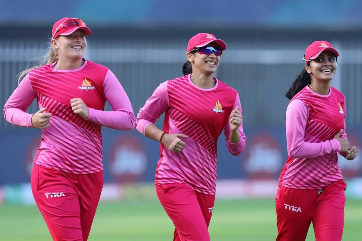 Smriti Mandhana with teammates celebrating a victory