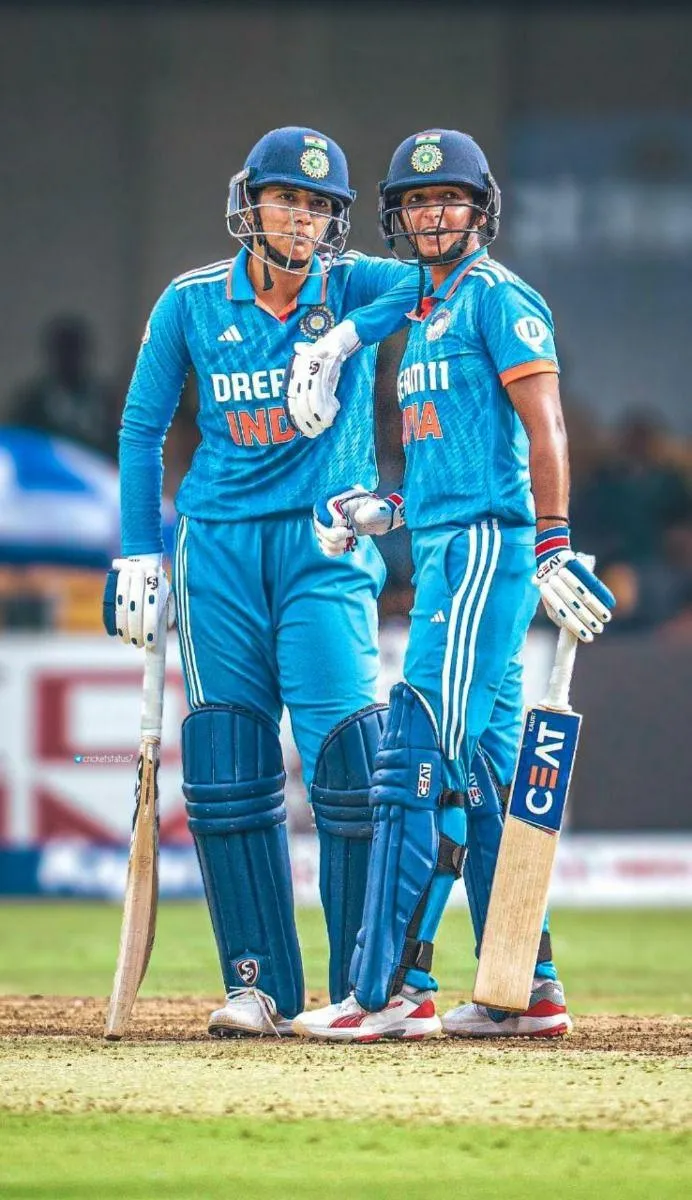 Smriti Mandhana with teammates in a cricket match moment