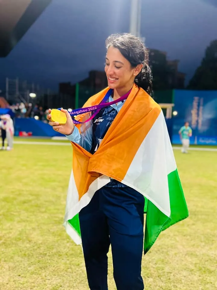 Smriti Mandhana with the Indian flag at a match wallpaper