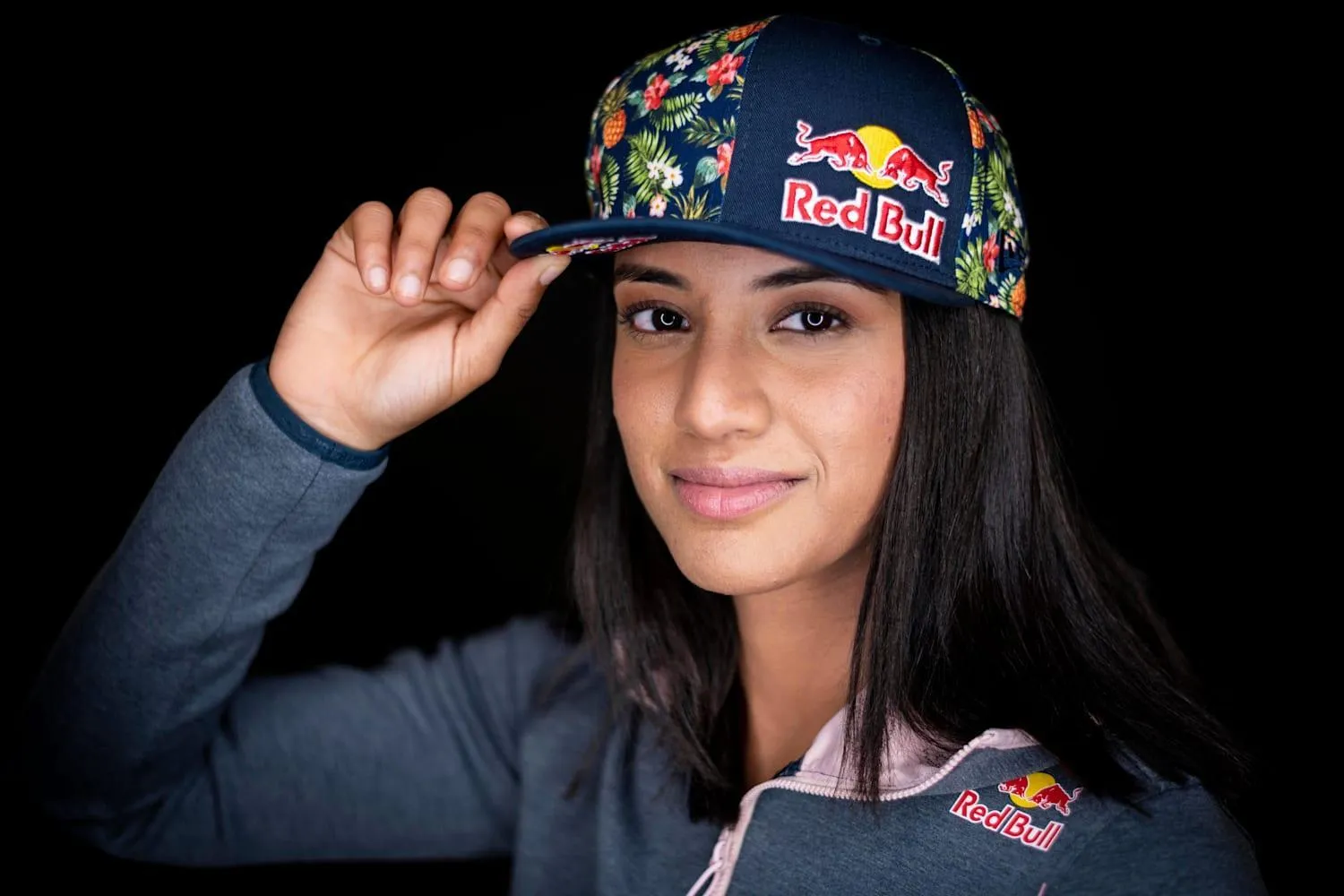 Smriti Wearing a Black Hat Looking Stylish and Confident