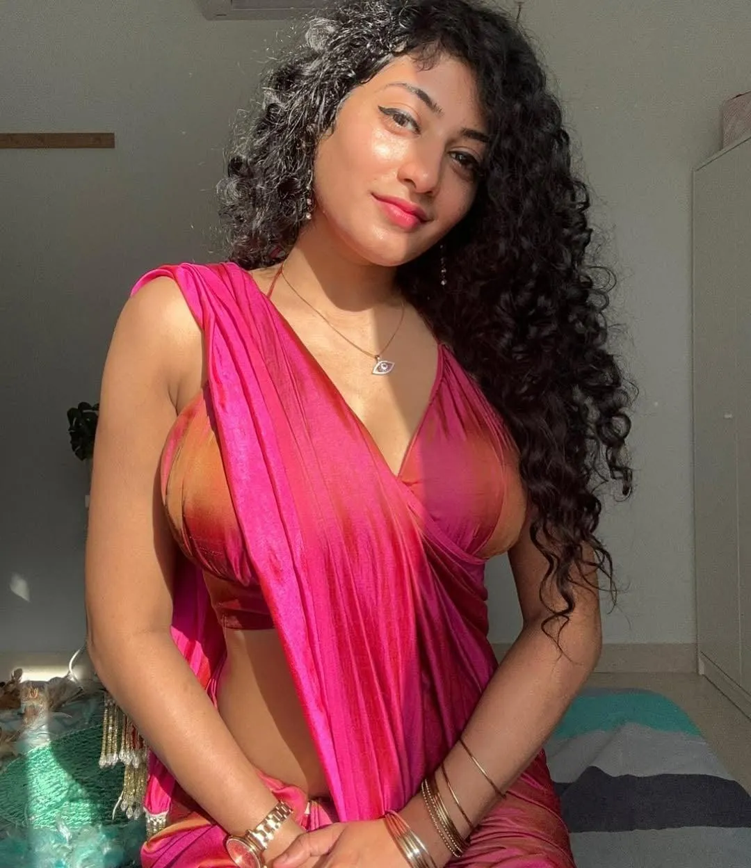 Attractive Anjali Nair Glamorous Pink Look in Saree Picture