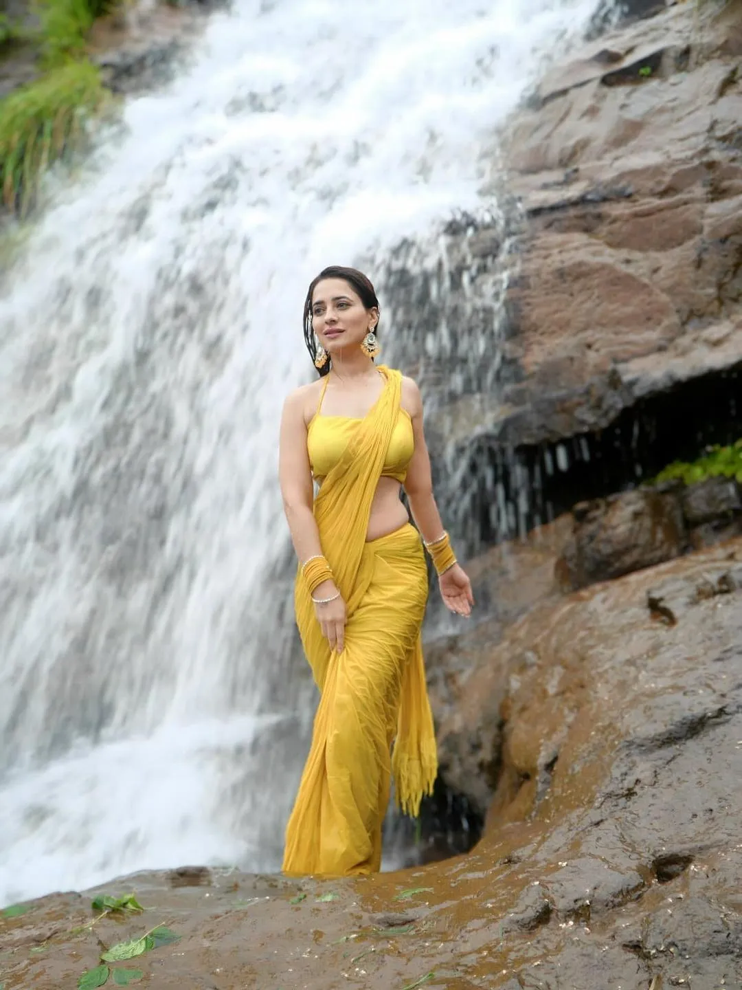 Attractive Priyanka Rewri Glowing Bright in Yellow Saree