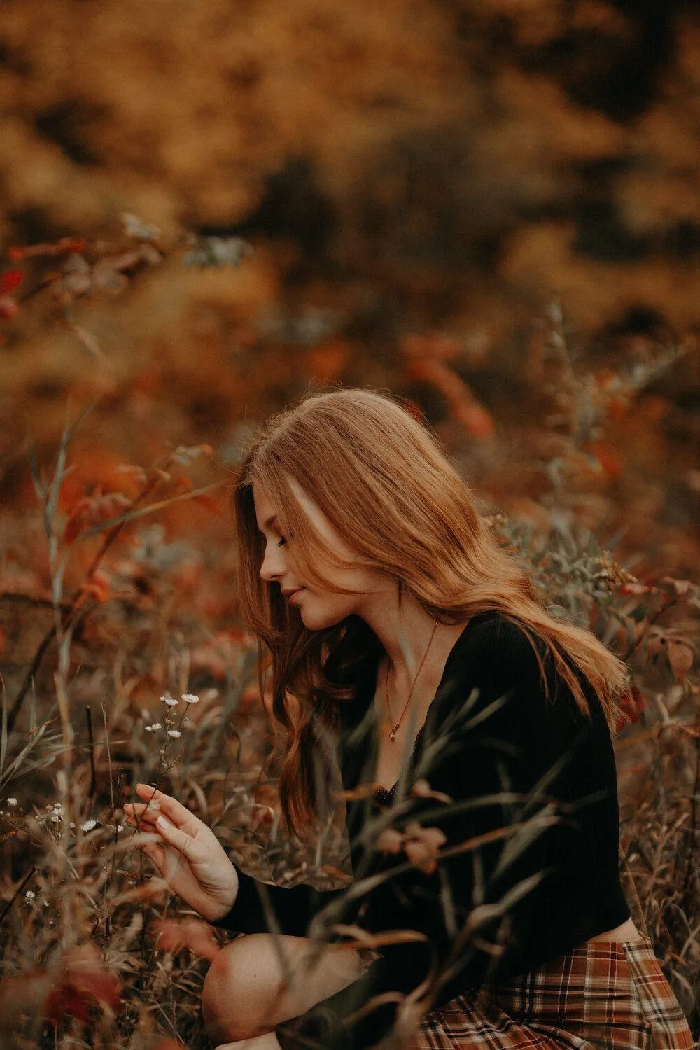 Autumn Themed Portrait of a Woman with Warm Natural Tones