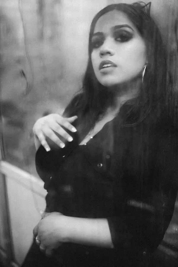 Black and White Photo of a Woman Model Portrait Wallpaper