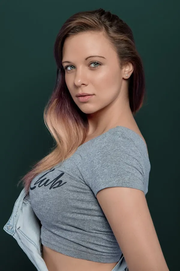 Casual Portrait of a Woman in a Gray Tshirt Free Wallpaper