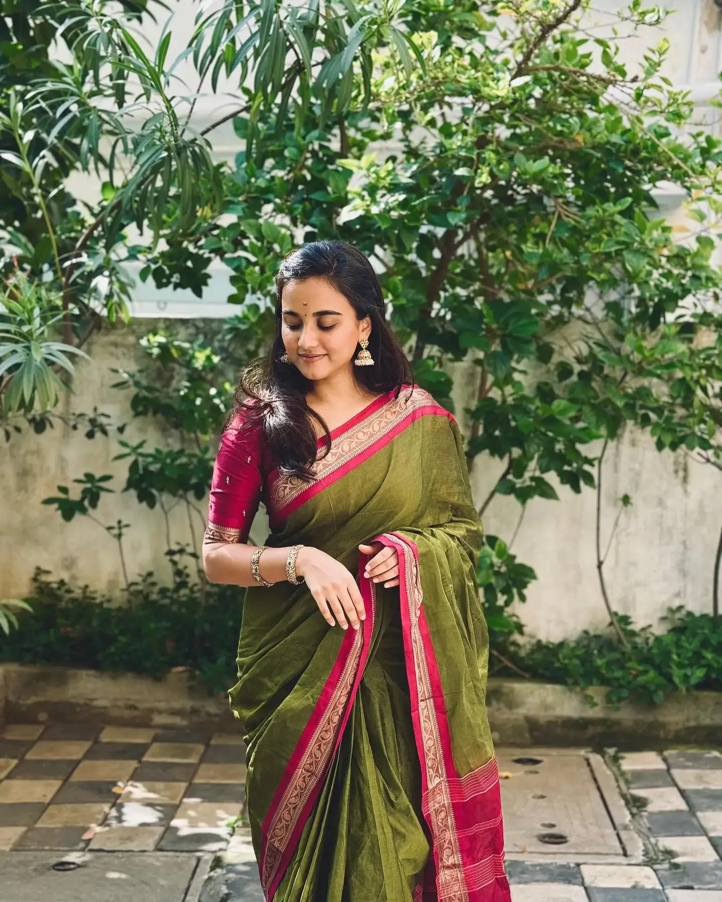 Charming Maanasi Kannan in Pink Saree Outdoor Posing Image