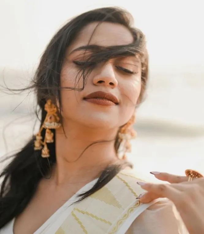 Close up of a woman in traditional dress and gold jewels