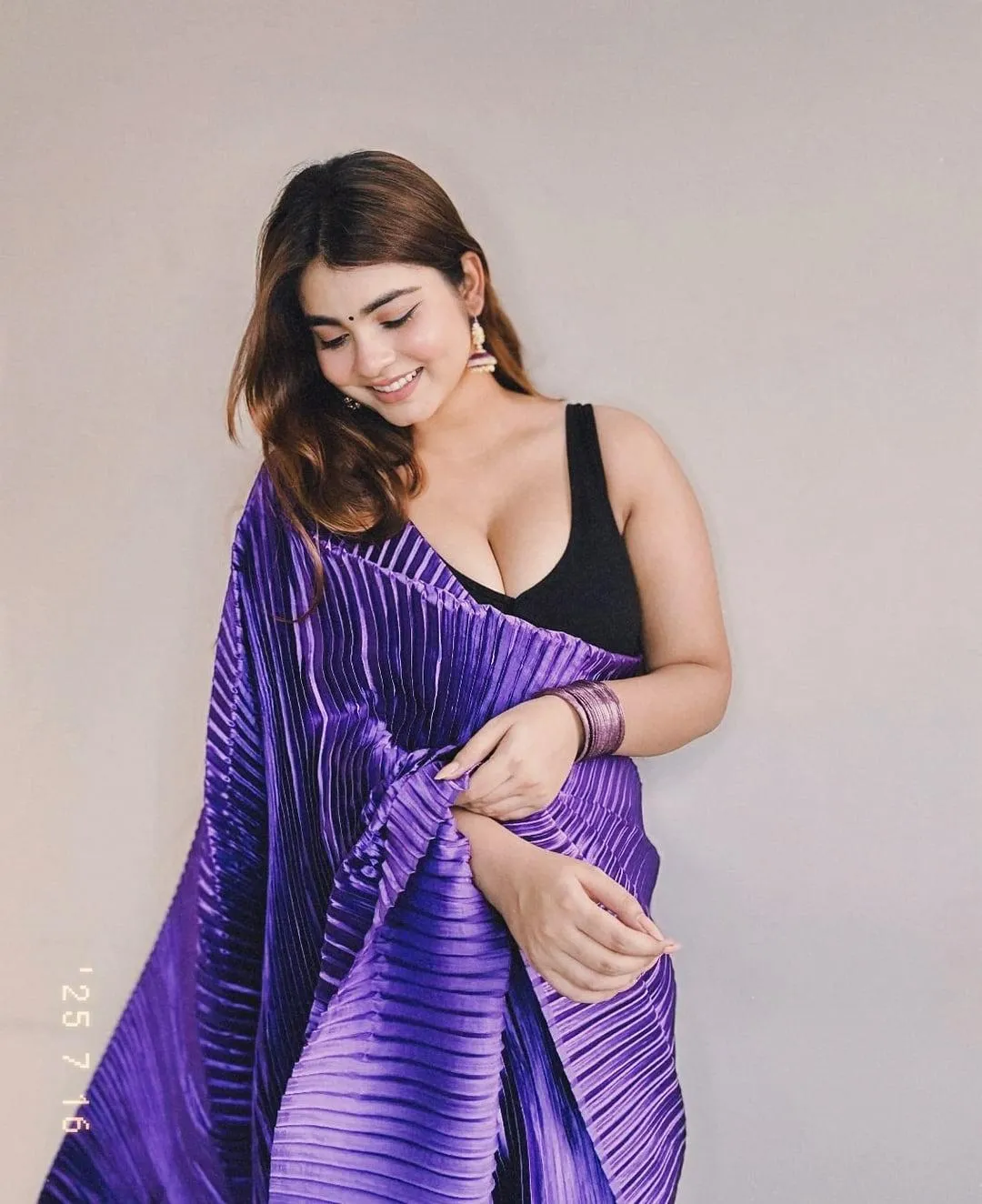 Gorgeous Kanak Mishra Pretty Purple Look in Saree Wallpaper