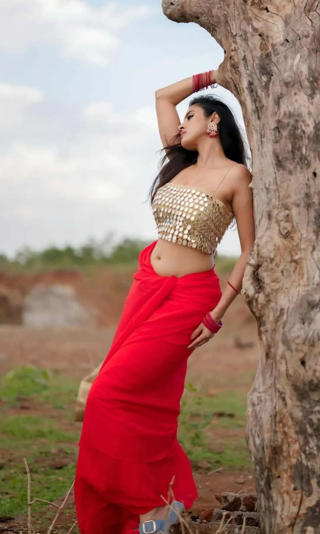 Gorgeous Priyanka Kholgade in Red Saree Creating Elegance