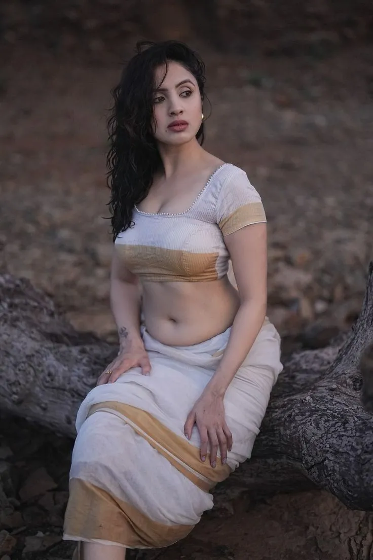 Hot image of Priyanka Kholgade wearing a Kerala white dress