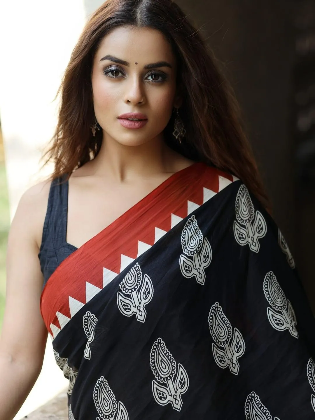 Hot Milan Singh in Black Red Designer Saree Look Wallpaper