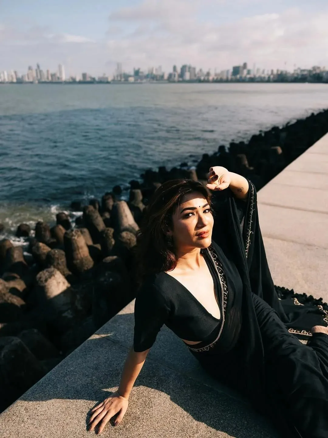 Hot Ridhima Pandit in Modern Style Saree Look Free Wallpaper