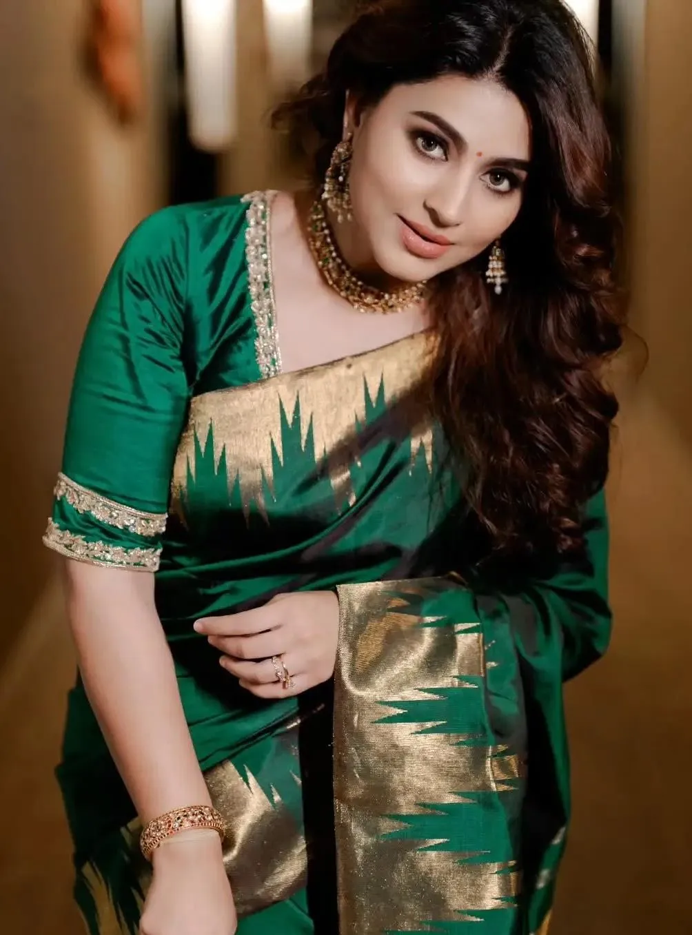 Hot Sneha in Green Saree Showcasing Pure Traditional Beauty