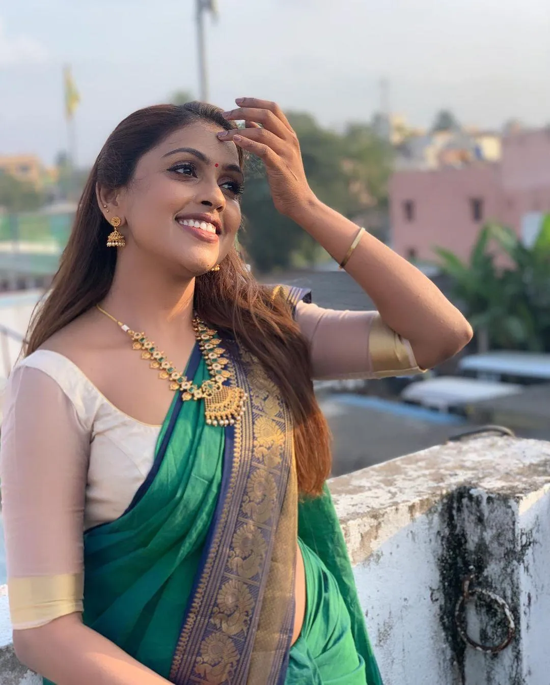 Hot Srinikha in Green Saree Highlighting Traditional Royalty