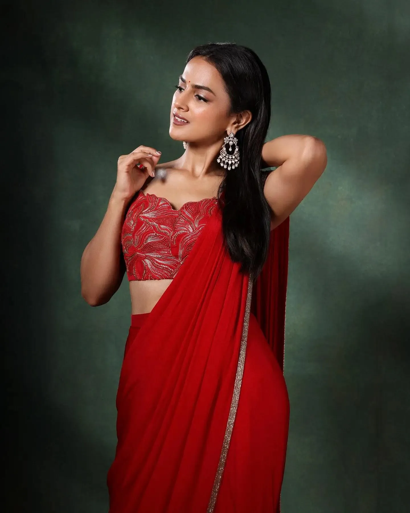 Hottie Shraddha Srinath in Red Saree Radiating Soft Elegance