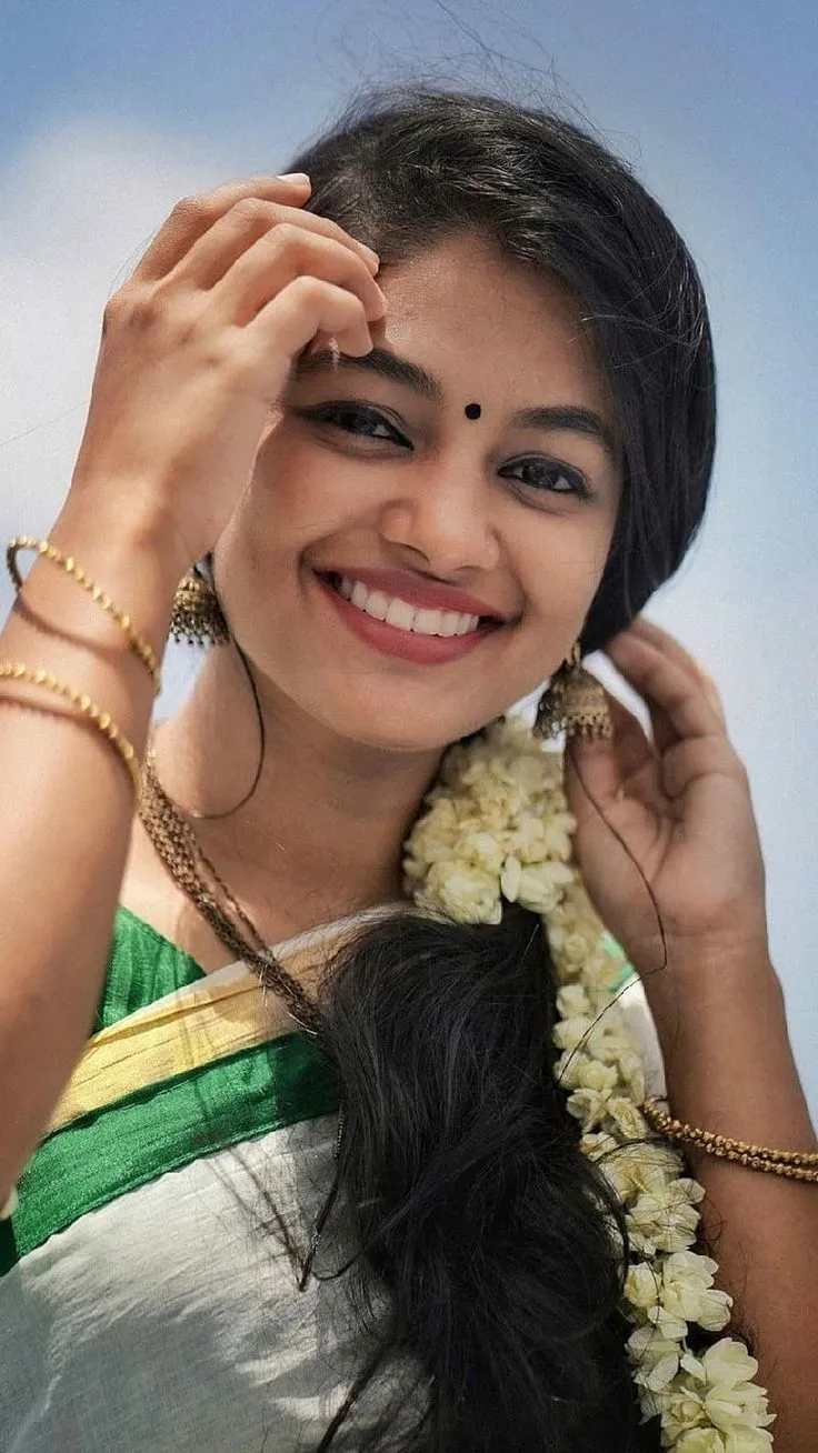 Ivana in a nerial saree with her hand on her hair wallpaper