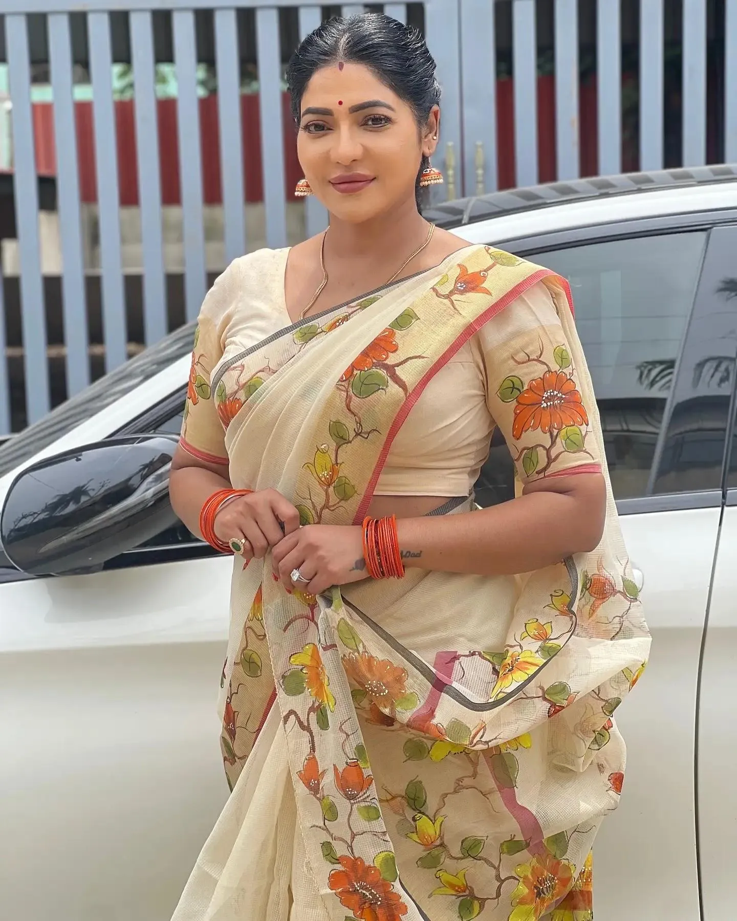 Reshma Pasupuleti in Cream Saree Posing Gracefully Calm