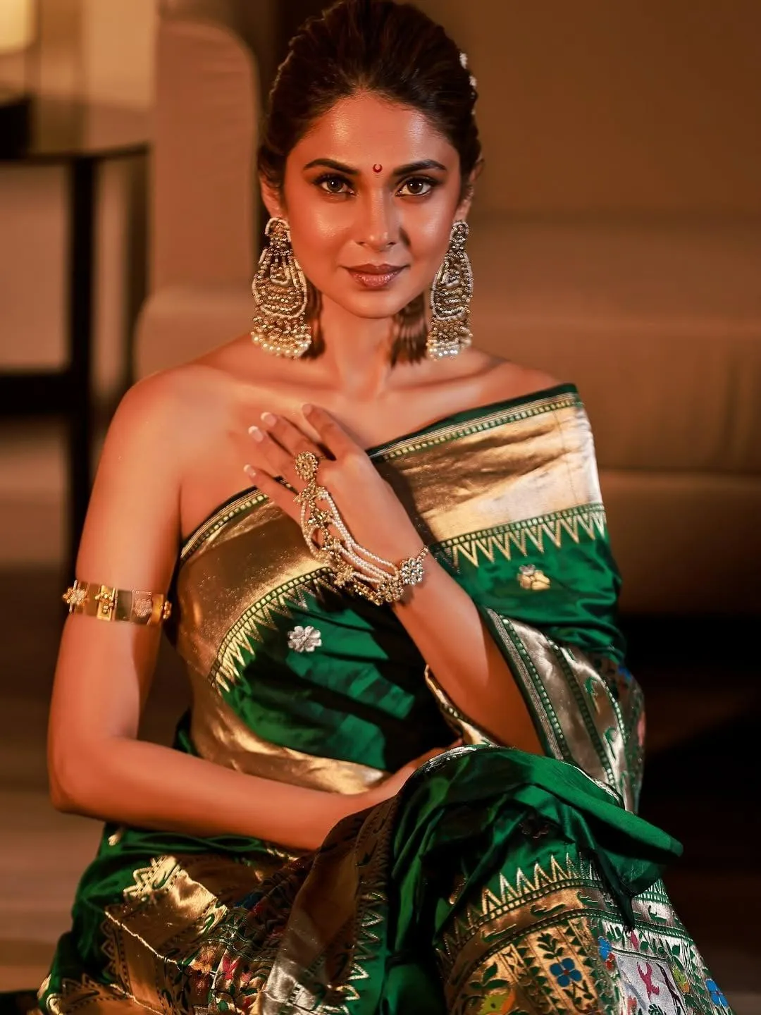 Sensual Jennifer Winget Radiating Grace in Green Silk Saree