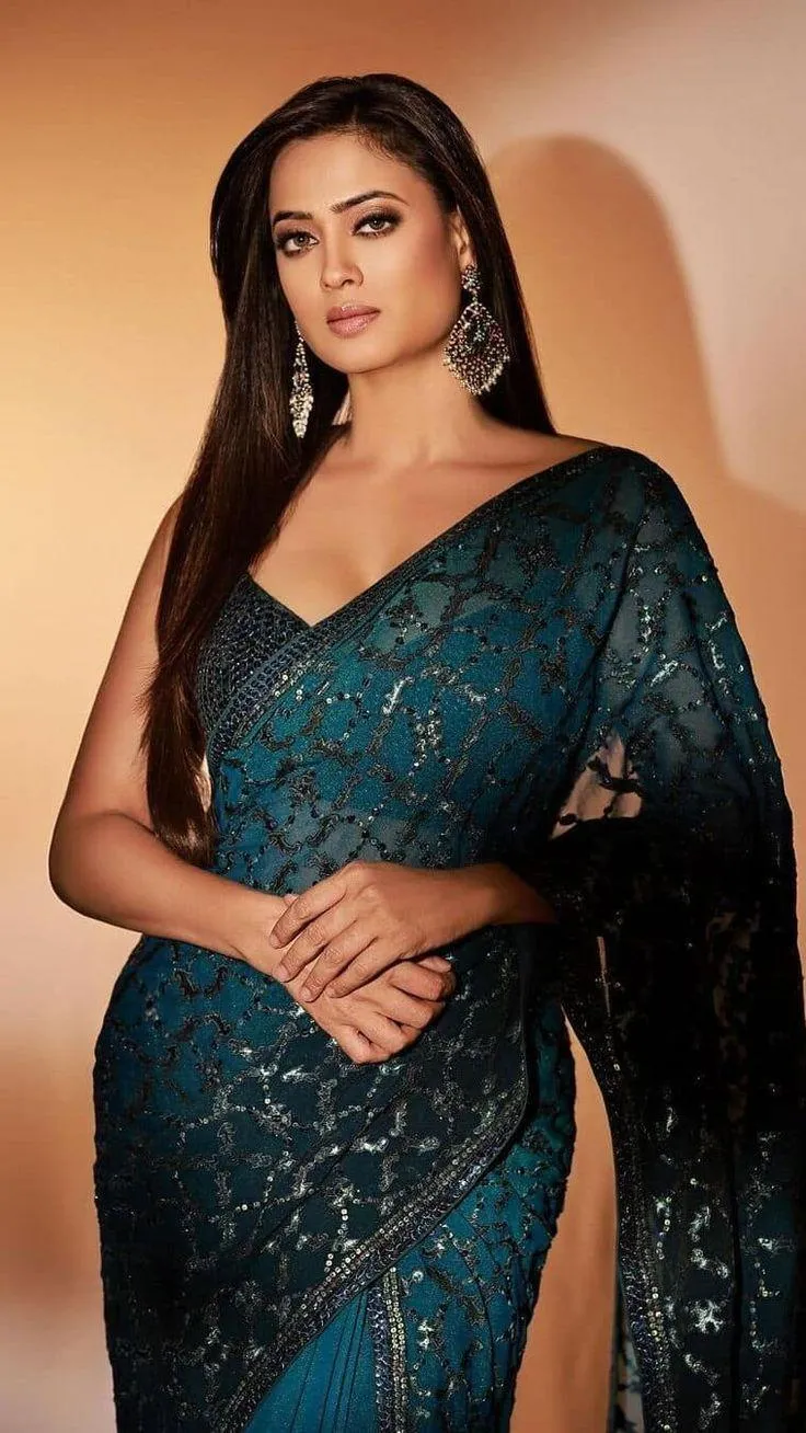 Sensual Shweta Tiwari Glamorous Green Look in Saree Picture