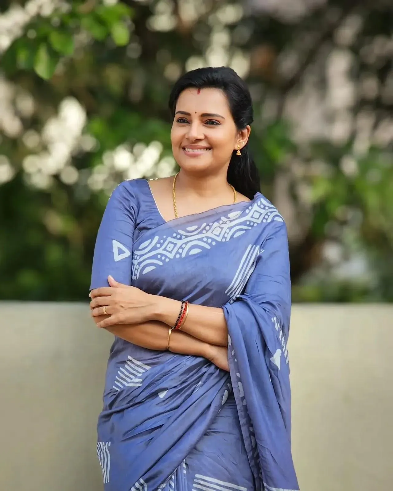 Sensual Sruthi Raj Dazzling in Soft Blue Silk Saree