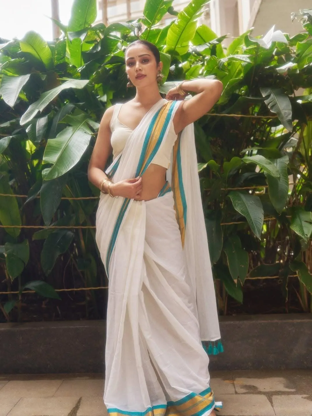 Stunning Anaira Gupta Glowing Elegantly in White Saree