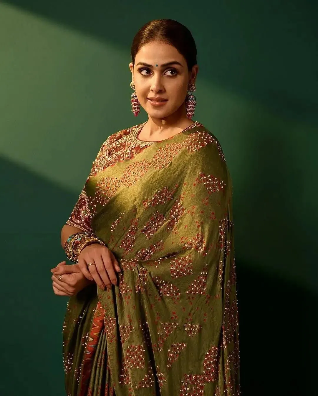 Stunning Genelia in Green Saree Defining Elegant Fashion