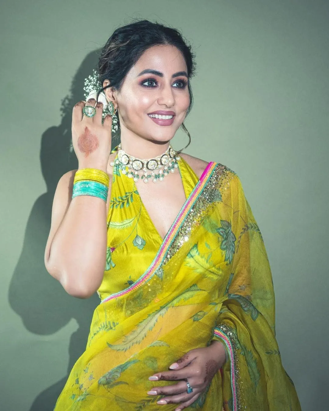 Stunning Hina Khan in Yellow Saree with Soft Grace
