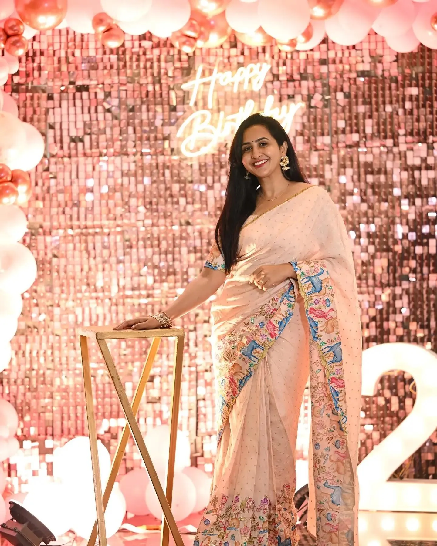 Stunning Lasya Manjunath in Peach Saree Stage Pose Wallpaper