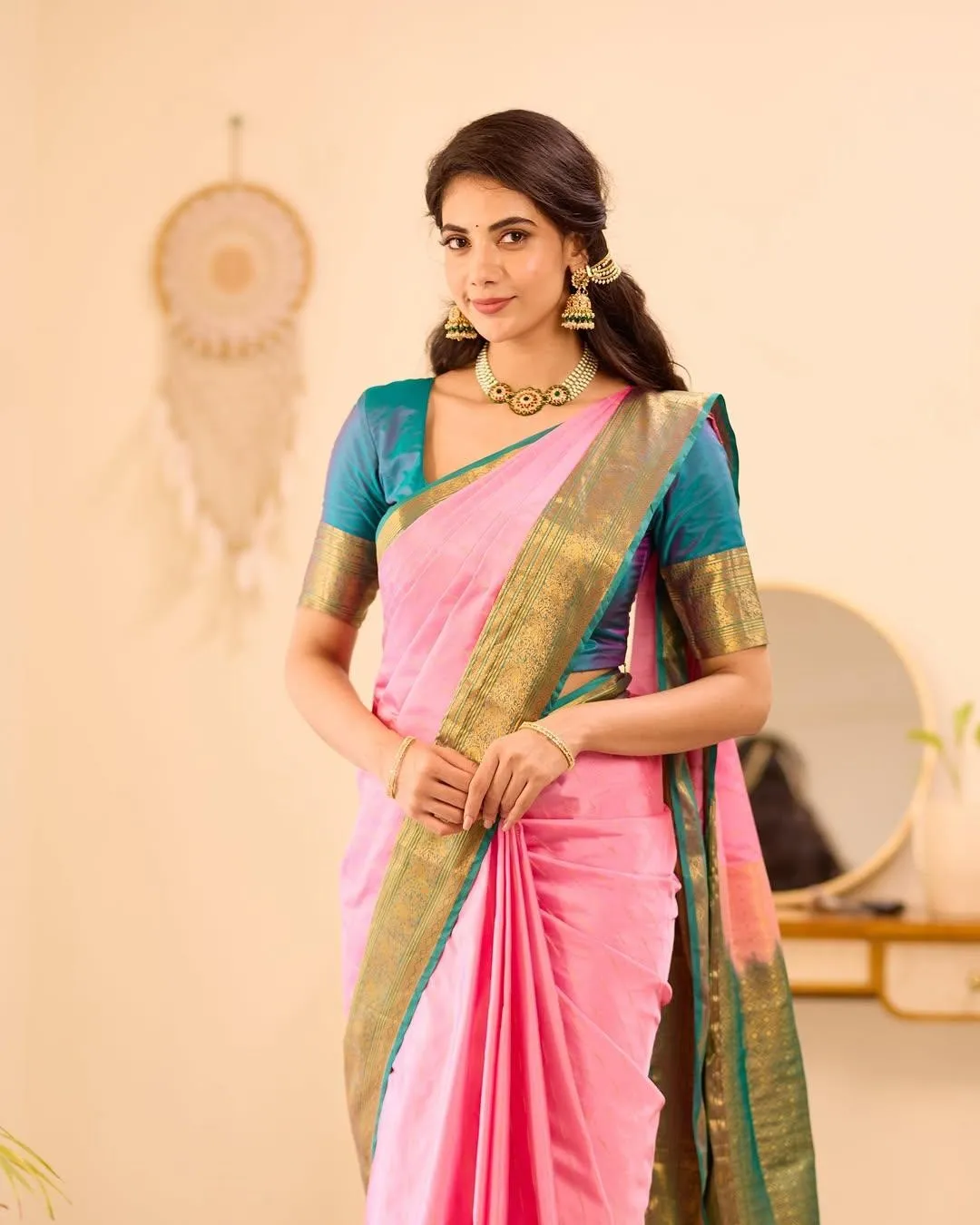 Stunning Malina in Pink Saree with Soft Elegant Charm