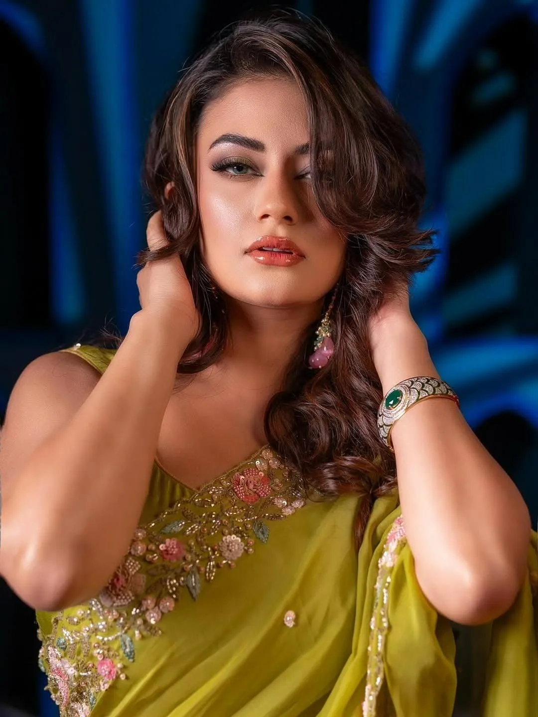 Stunning Mondera Chakroborty in Green Saree Grace Wallpaper