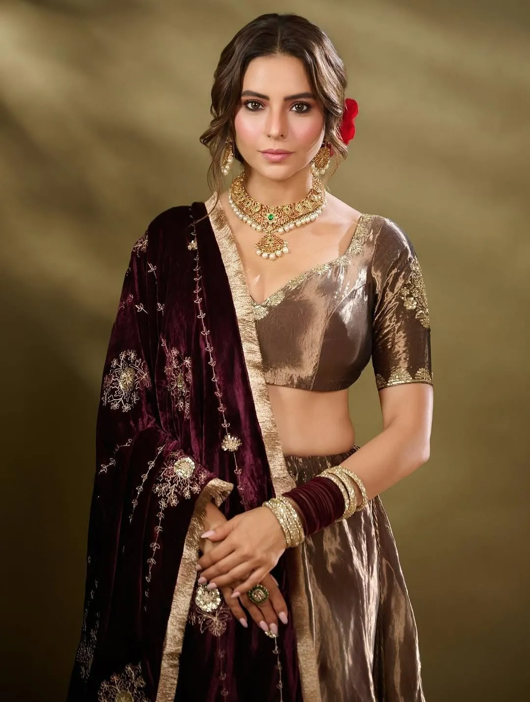 Sultry Aamna Sharif in Velvet Saree Exuding Royal Glamour