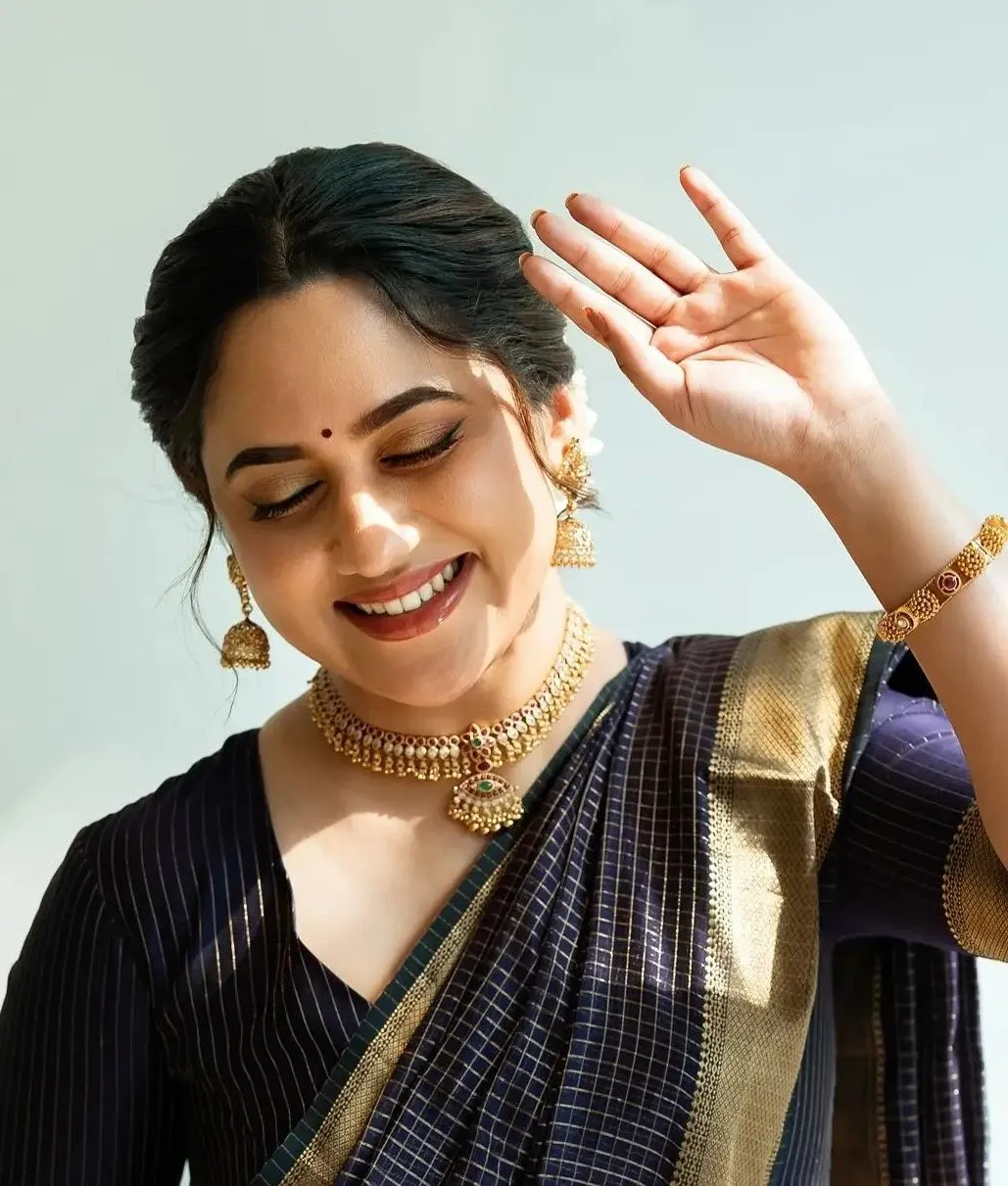 Sultry Miya George Shining Beautifully in Black Silk Saree