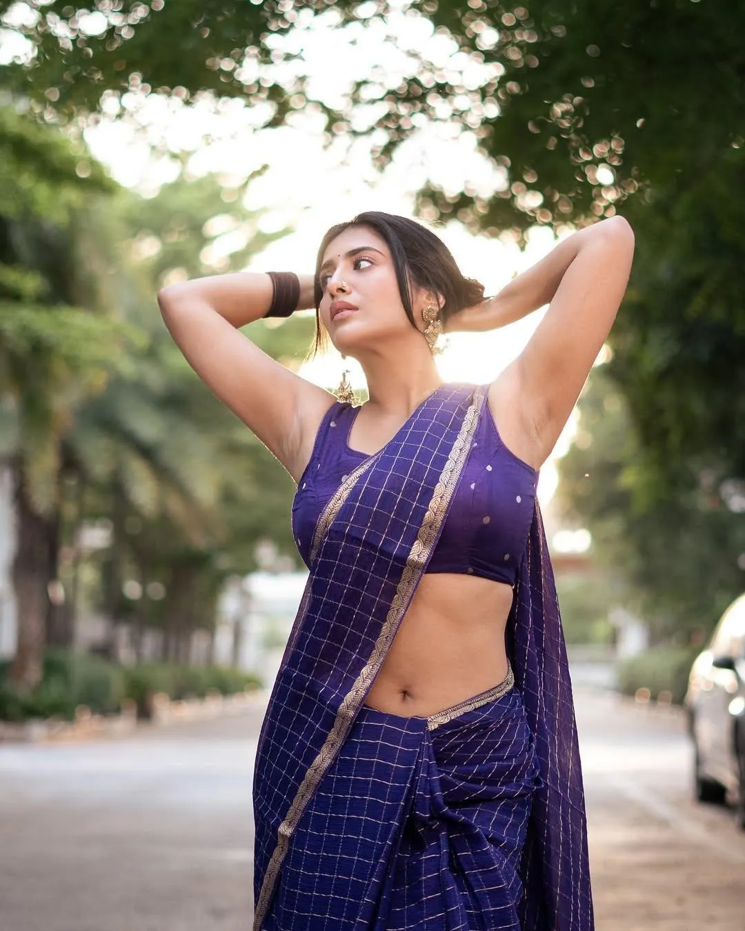 Tempting Rashi Singh in Navy Saree Exuding Soft Elegance