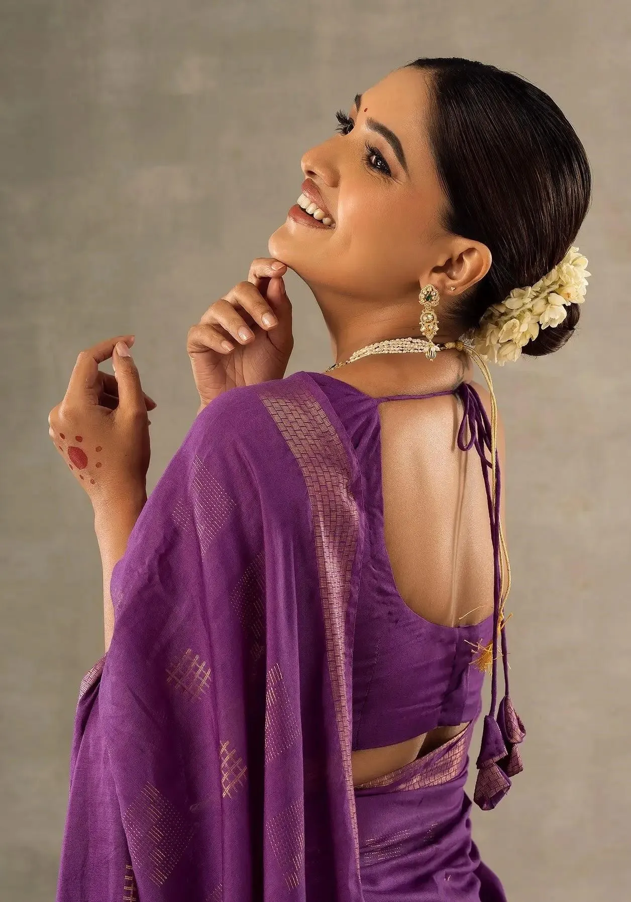 Vani Bhojan in Purple Saree Posing with Graceful Style