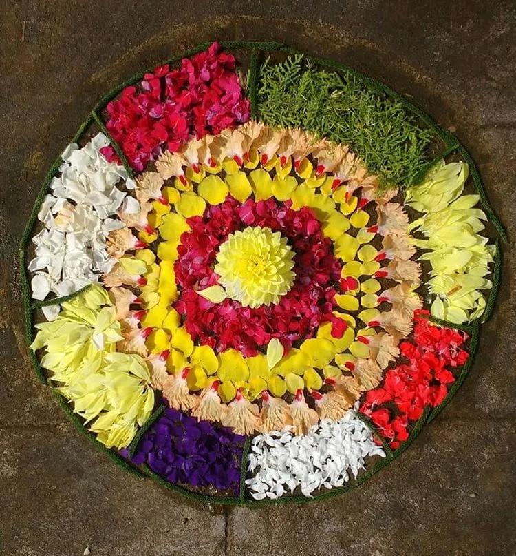 Athapookolam with Layered Petal Patterns and Green Detail