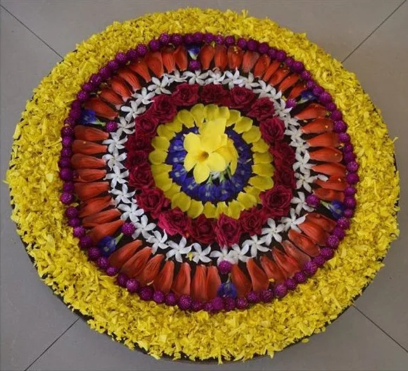 Circular Floral kolam with Concentric Rings HD wallpaper