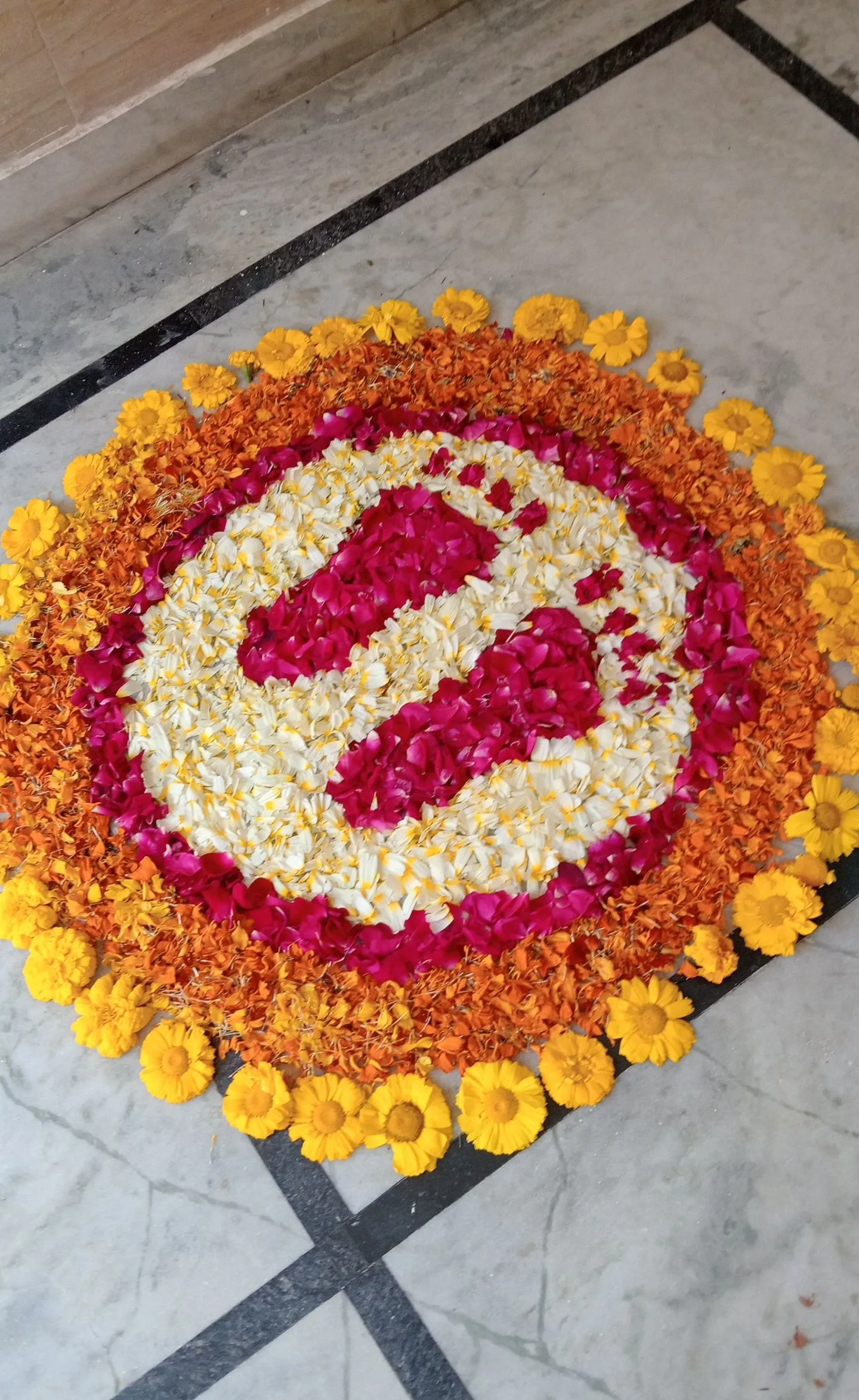 Circular pookolam with a footprint design Wallpaper image