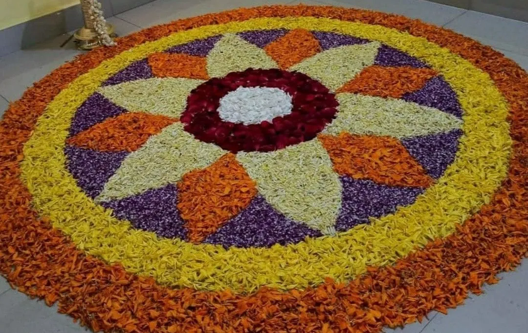 Concentric circle with floral design center pookolam image
