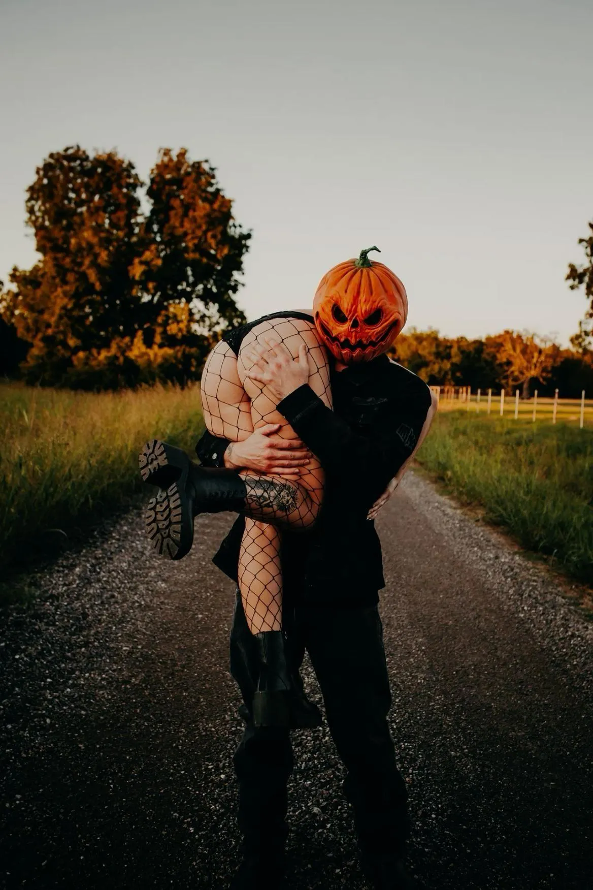 Couple Halloween Festival Pumpkin Heads Together Wallpaper