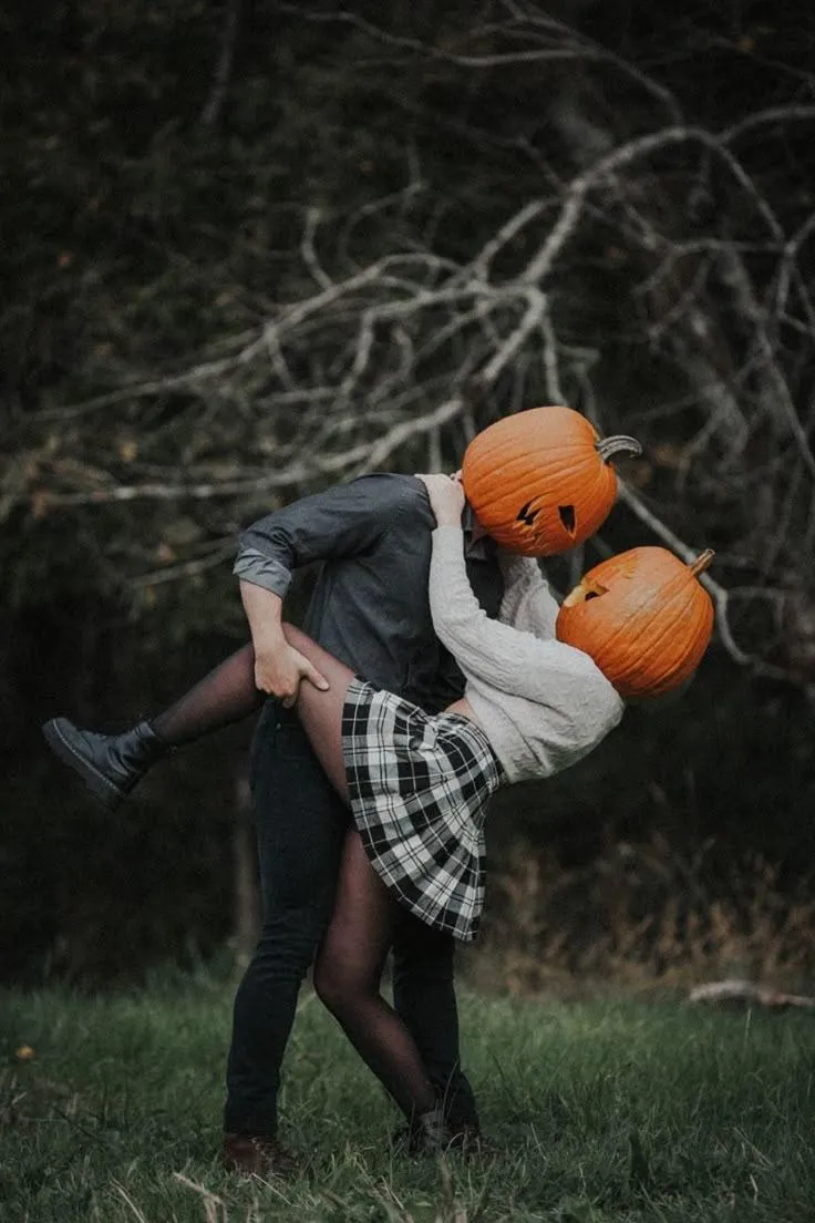 Couple with pumkin mask posing with a love Wallpaper