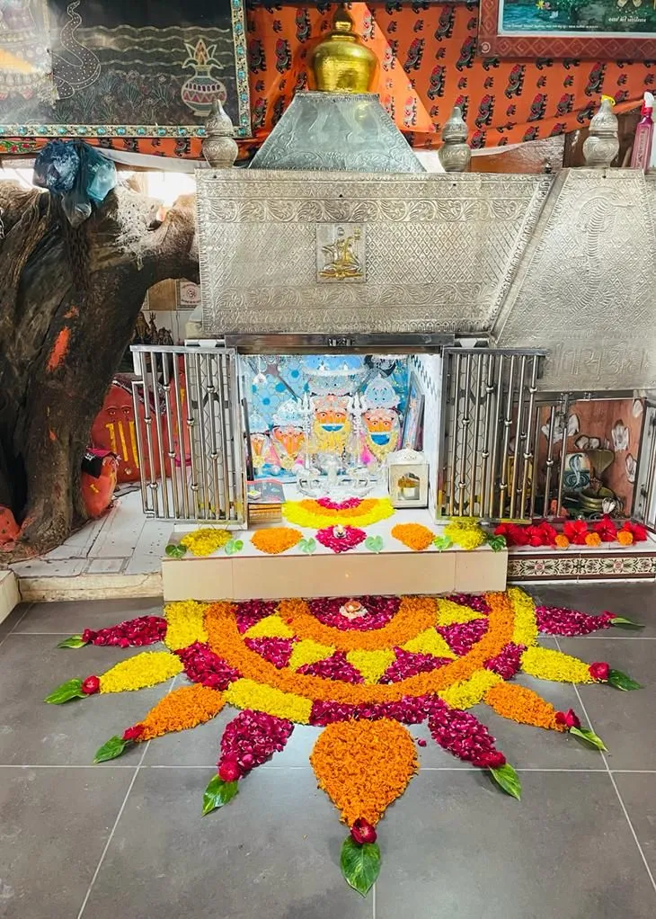 Creative Onam rangoli design for Temple decoration Wallpaper