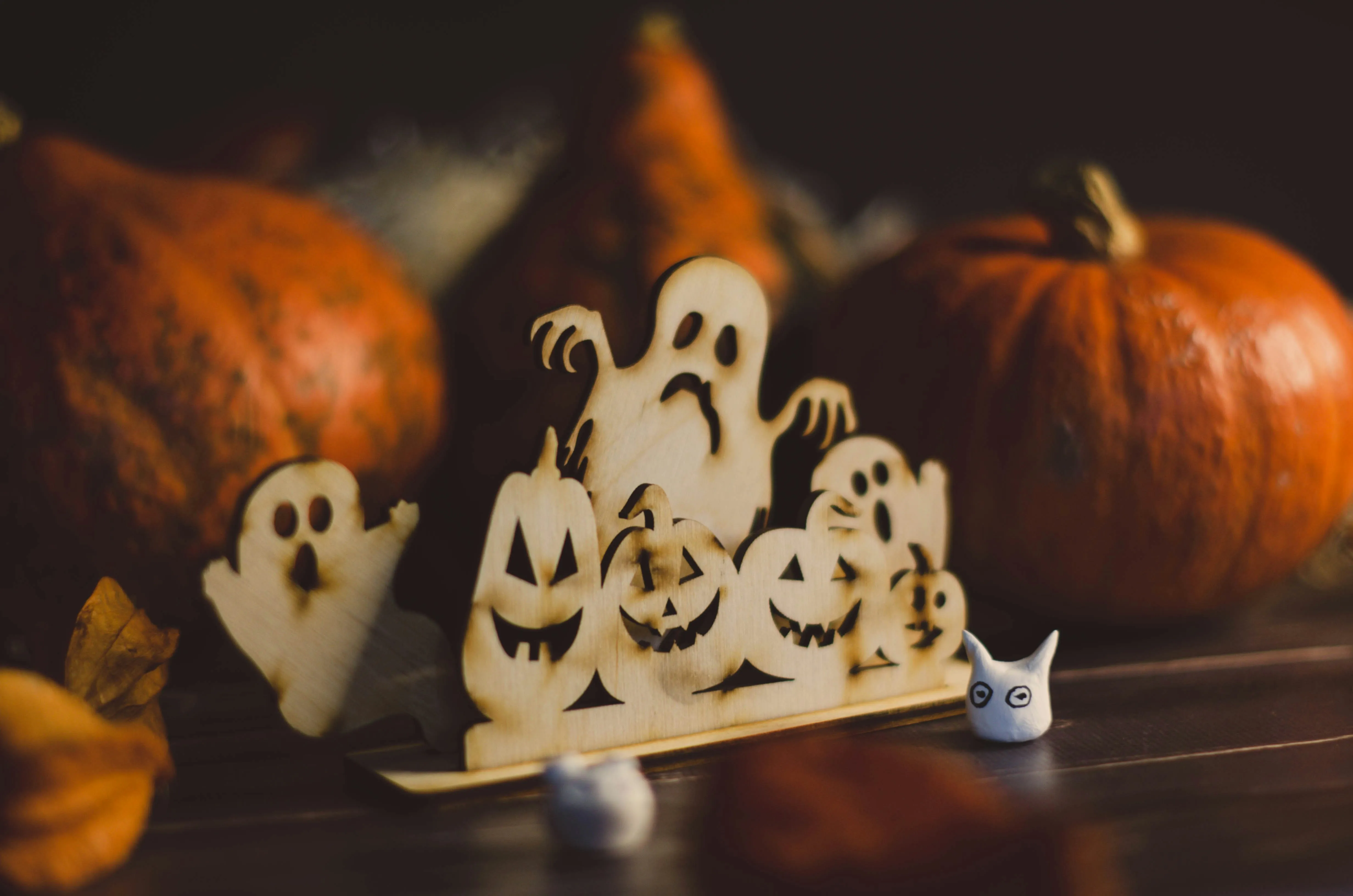 Cute Ghost Pumpkin Decorations with Small White Cat Figurine