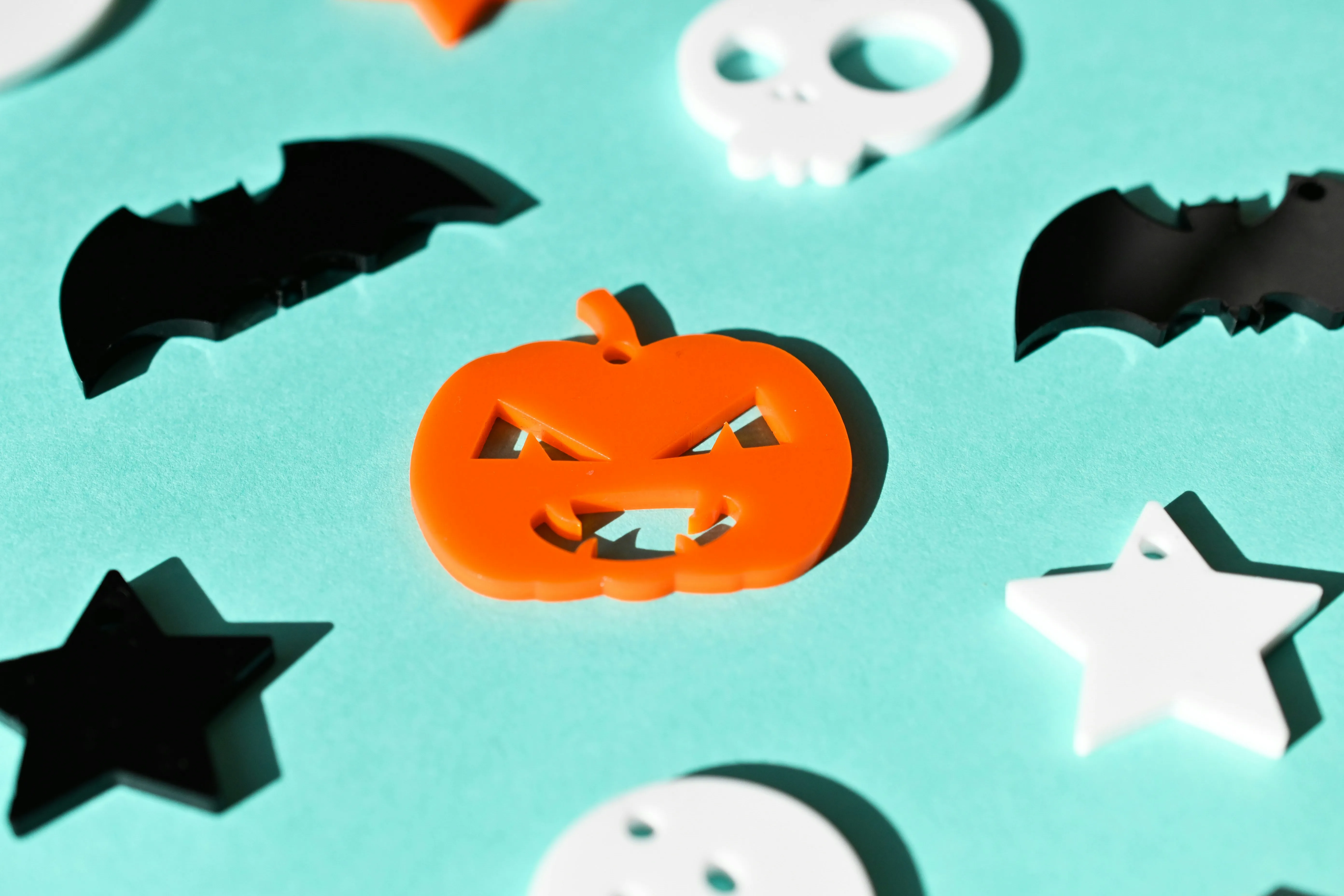 Cute Halloween Graphics with Pumpkin and Bats Wallpaper