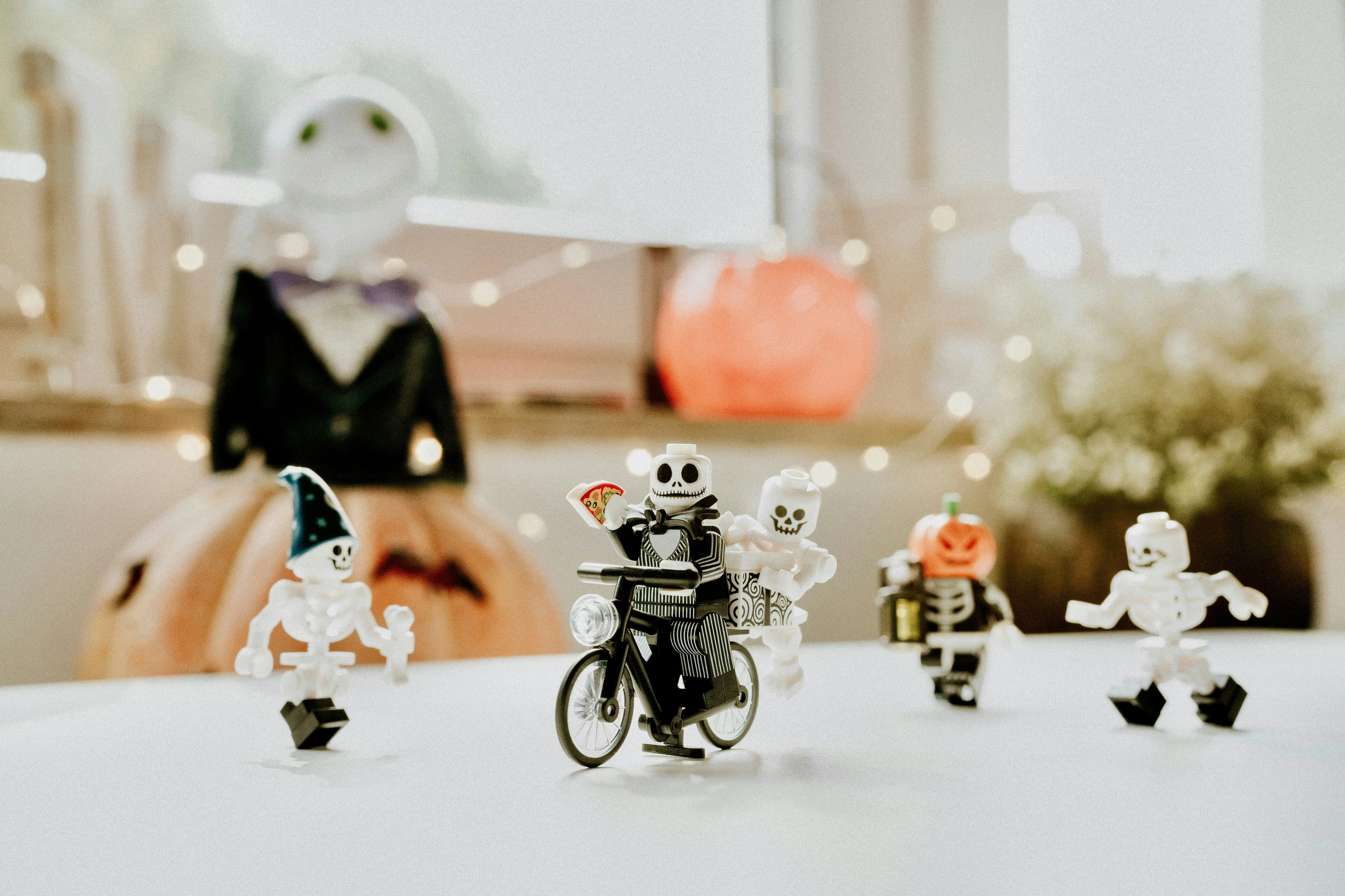 Cute Halloween Pumpkin Decor with Ghost Figurines Walllpaper