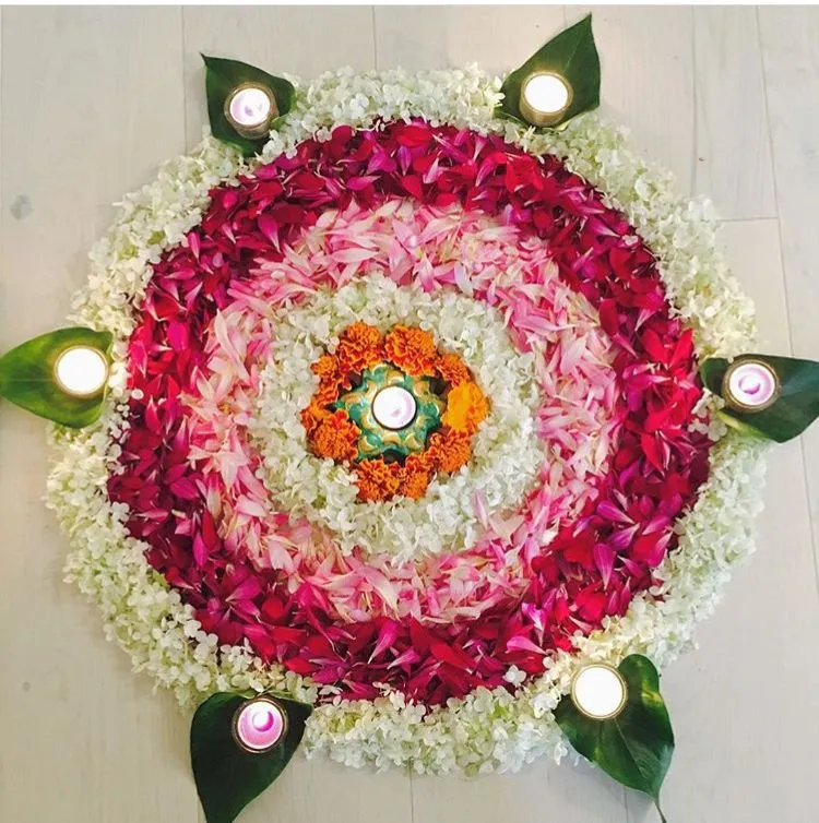 Elegant Circular rangoli with a tealight lamp HD images