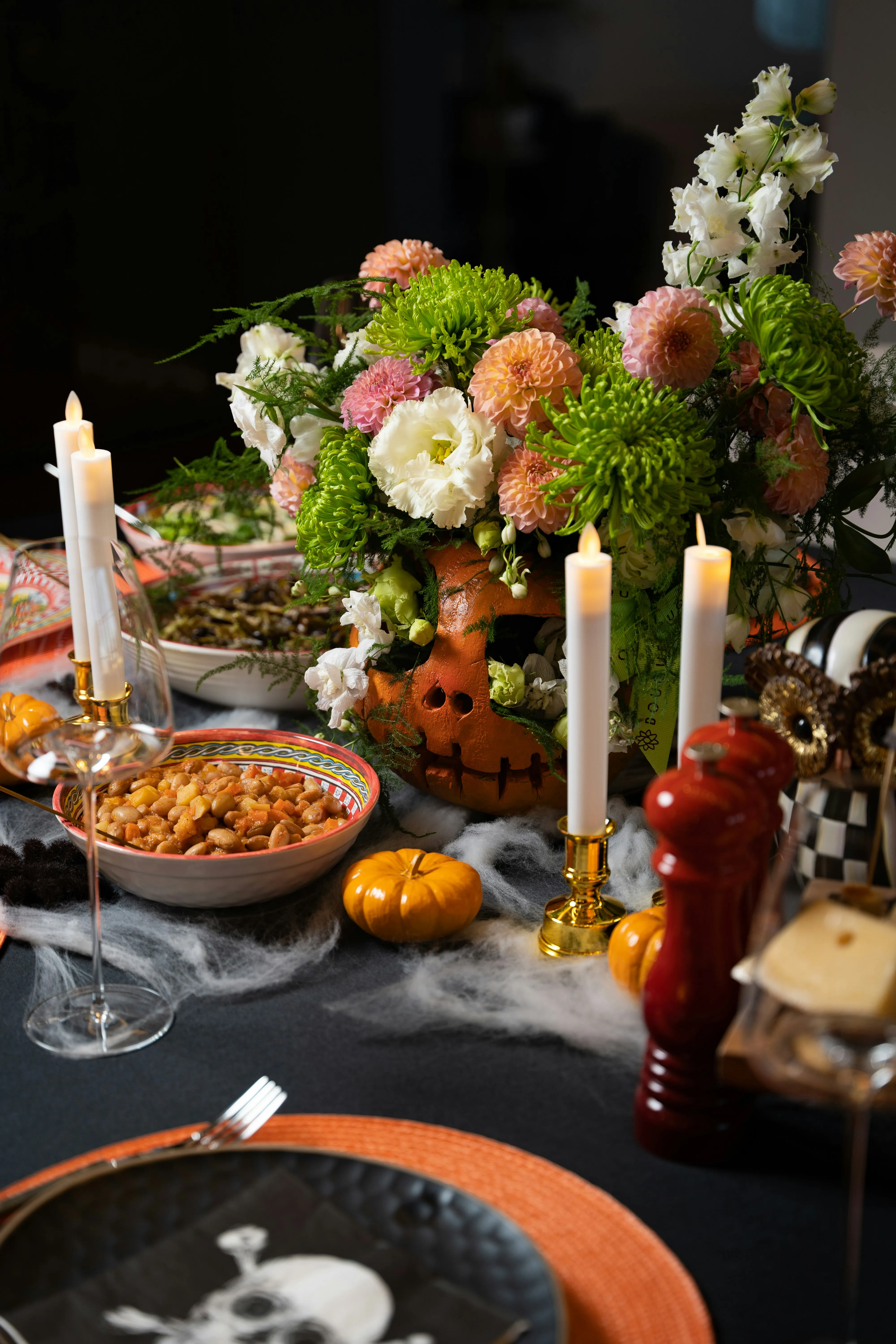 Elegant Halloween Table Setting with Pumpkins Anf Flowers